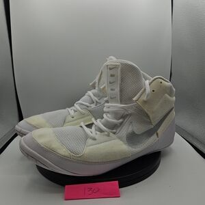 Nike Men’s White and Cream High-Top Athletic Shoes for Wrestlers